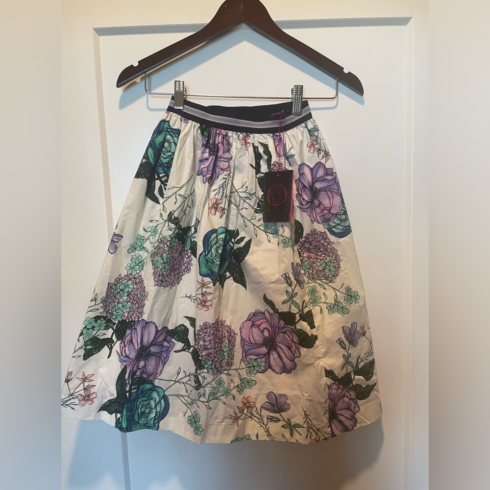 Young Versace, Tea Party Skirt. White/Purple US 6 or XS